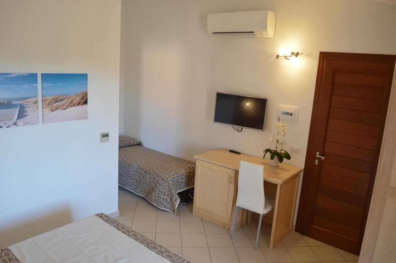 Guest Rooms Affittacamere San Teodoro  Exterior foto