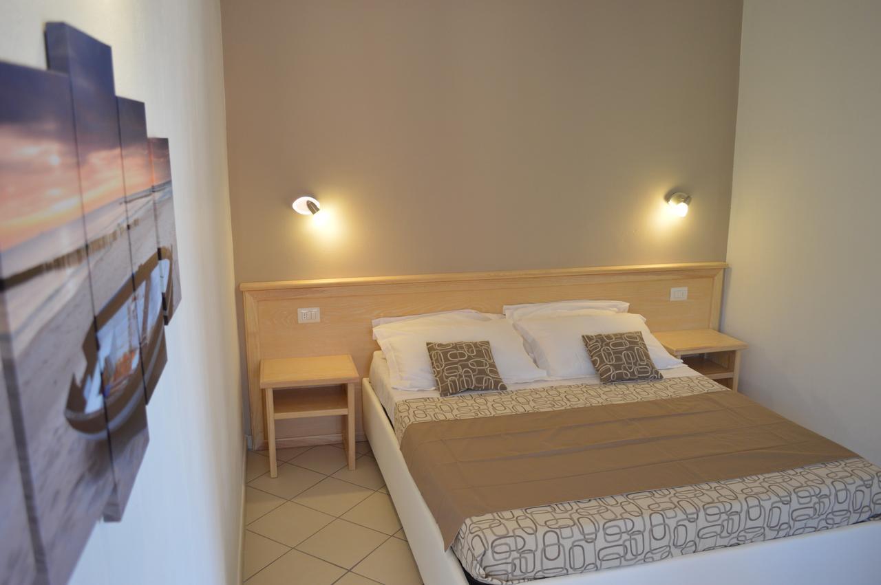 Guest Rooms Affittacamere San Teodoro  Exterior foto