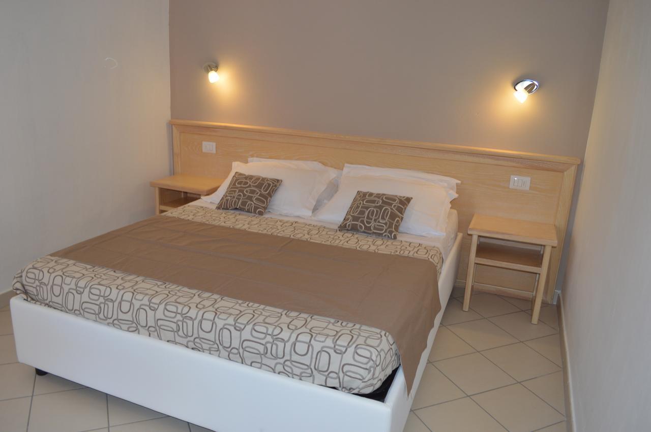Guest Rooms Affittacamere San Teodoro  Exterior foto