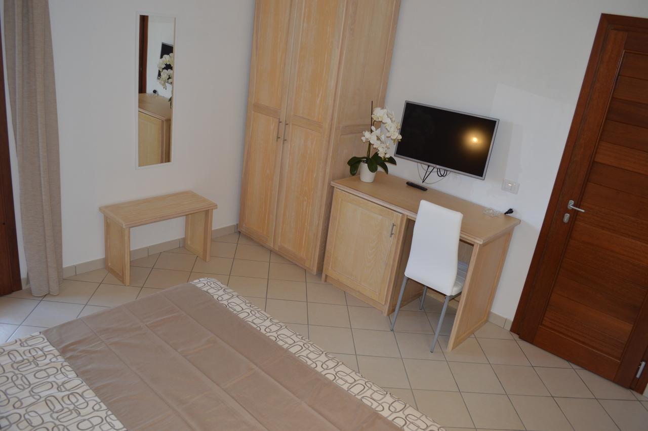 Guest Rooms Affittacamere San Teodoro  Exterior foto