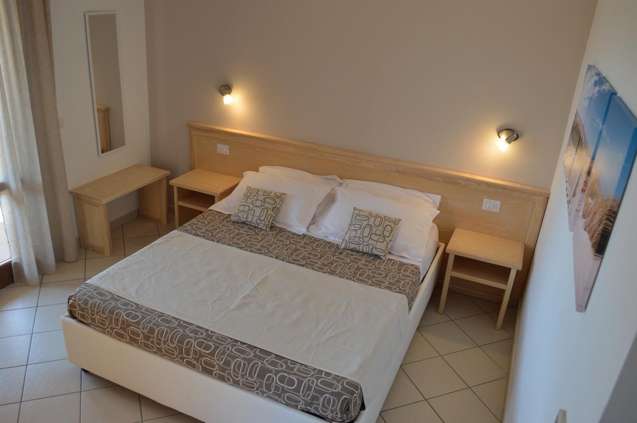 Guest Rooms Affittacamere San Teodoro  Exterior foto