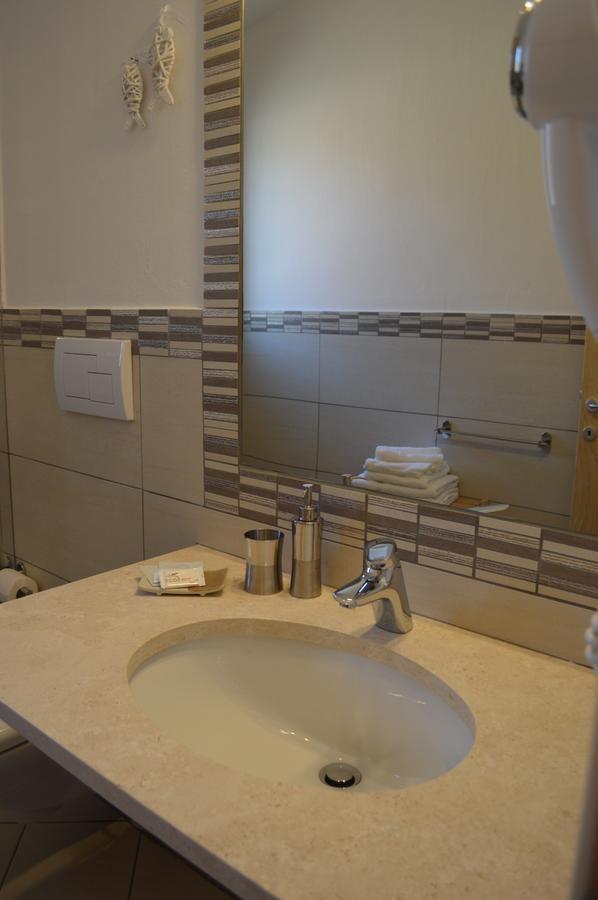 Guest Rooms Affittacamere San Teodoro  Exterior foto