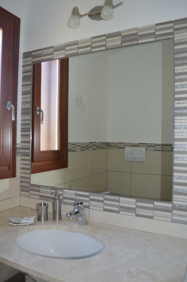 Guest Rooms Affittacamere San Teodoro  Exterior foto